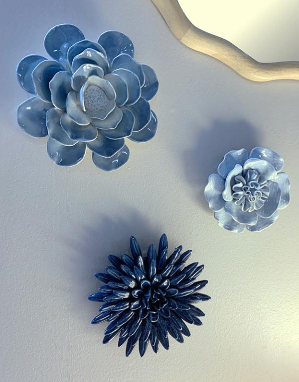 Photo n°2 du produit Déco murale fleur céramique bleu 17.4cm-492C17-0
