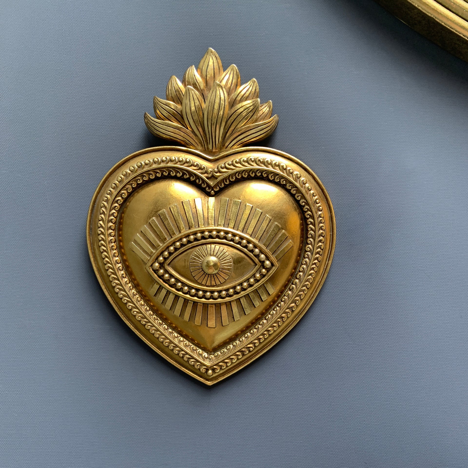 Déco murale coeur oeil ex voto 16.5x2x22cm