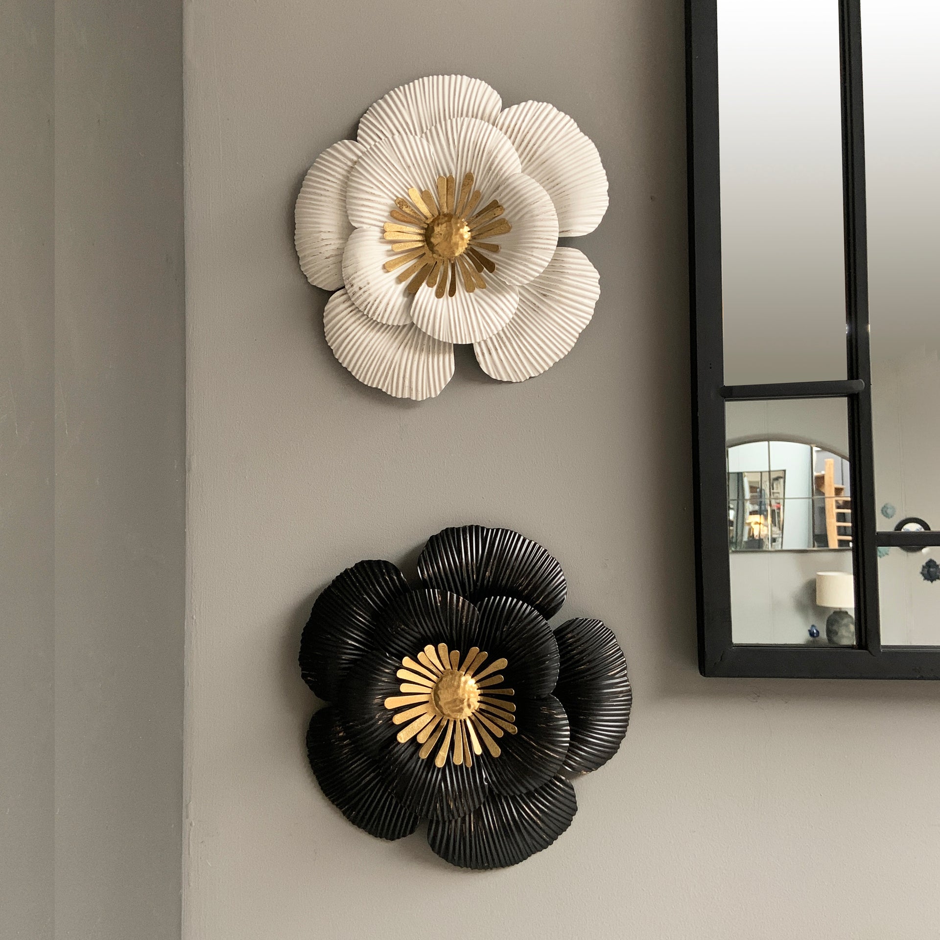 Déco murale métal fleur blanc doré 25cm