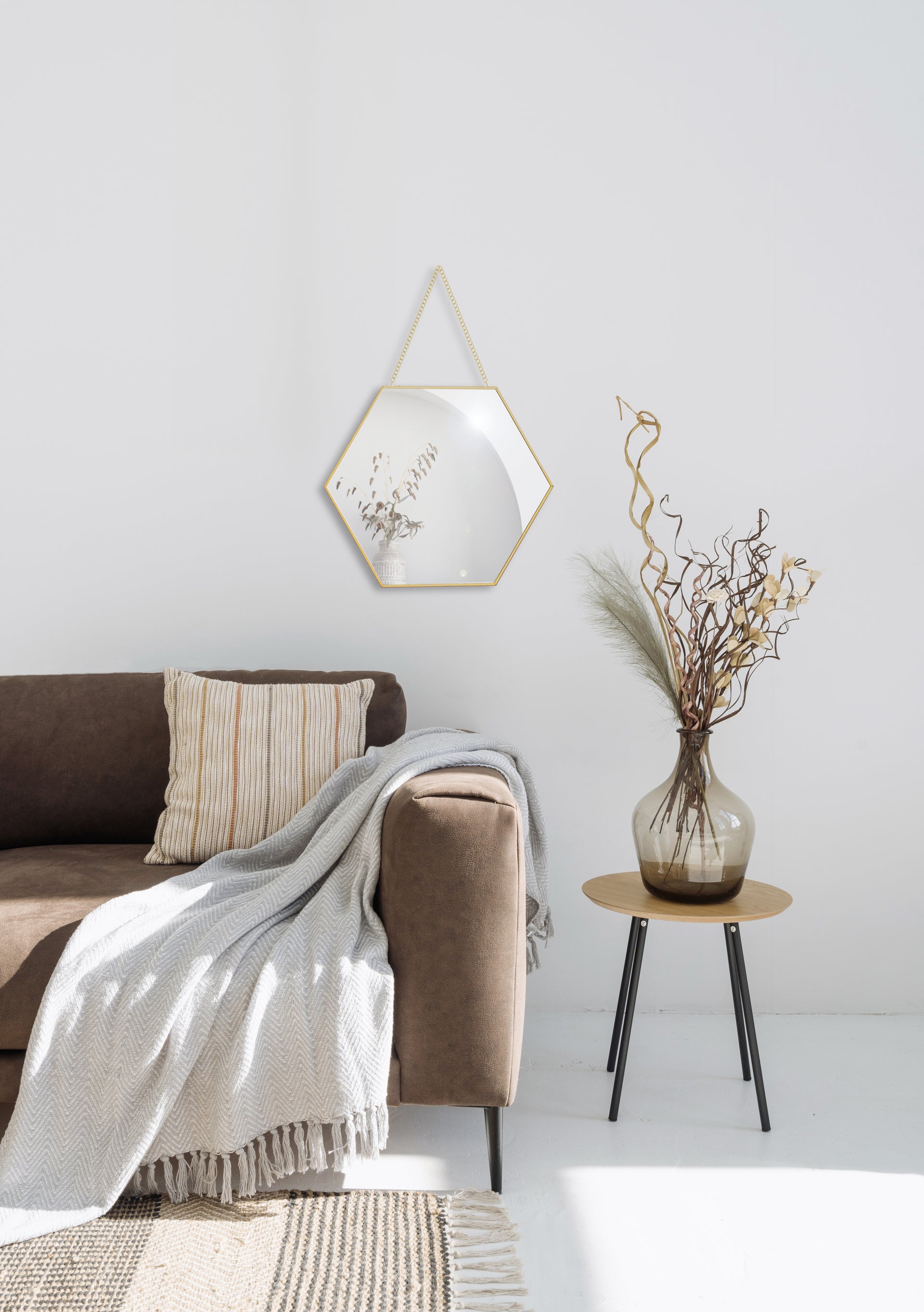 Hexagonal mirror with gold metal chain 30x26cm