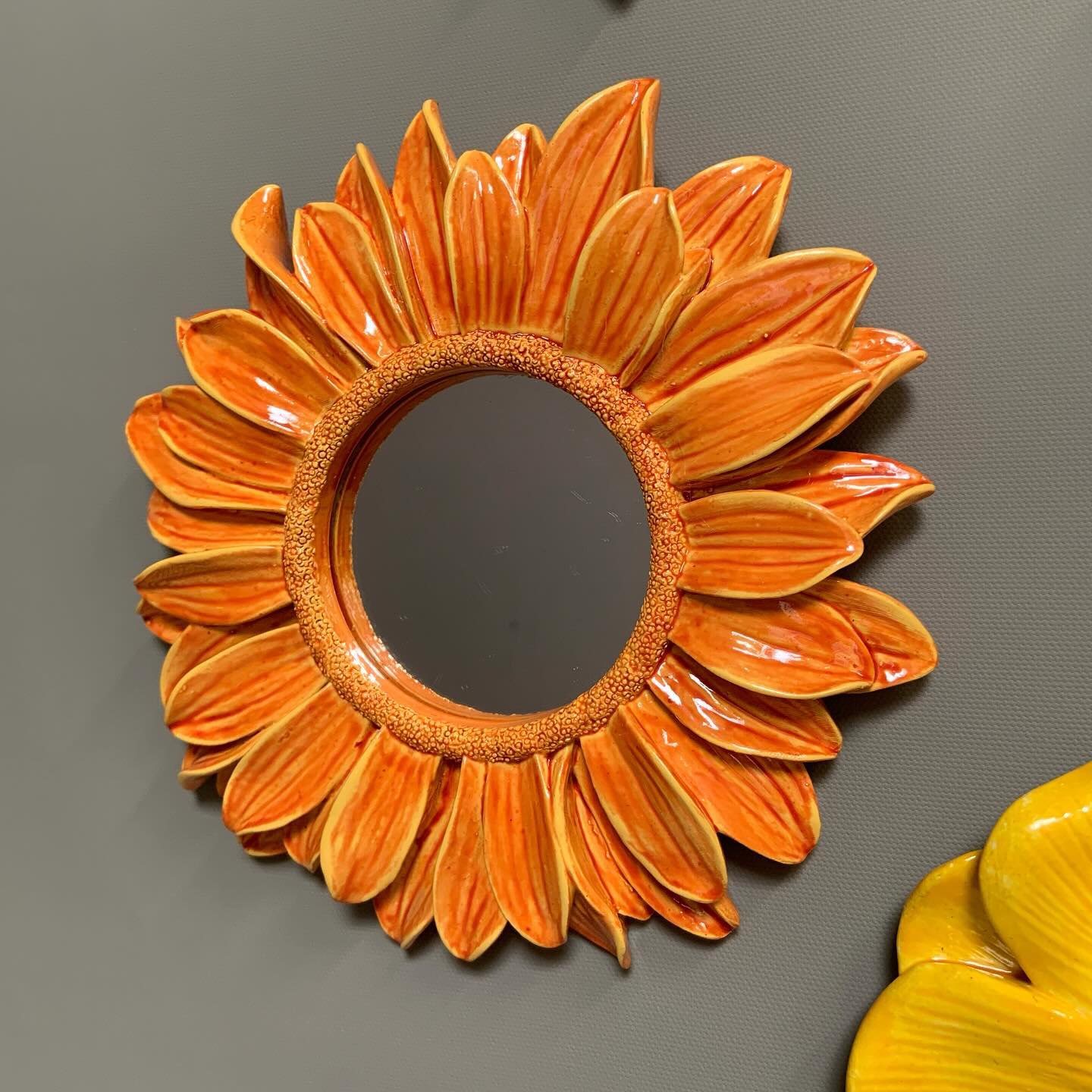 Miroir fleur orange 17.5cm