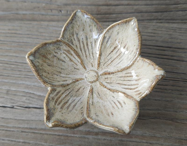 Photo n°2 du produit Coupelle céramique fleur beige 10x9x4cm-630C10-0