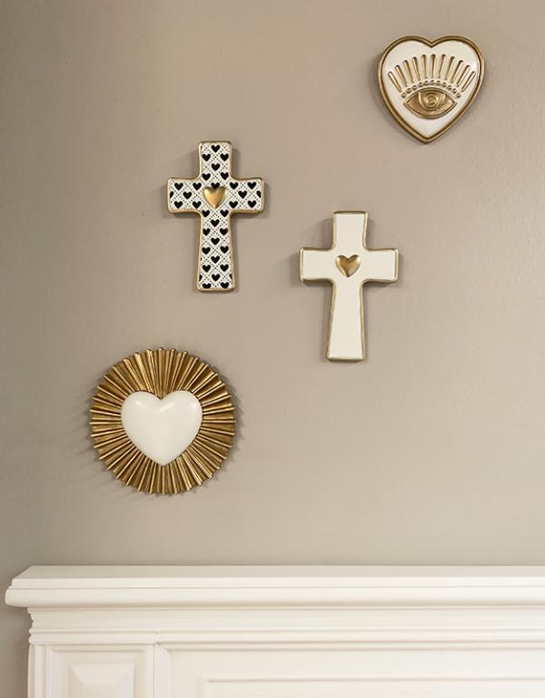 Photo n°2 du produit Déco murale croix blanche coeur doré 10x15cm-411T15-0