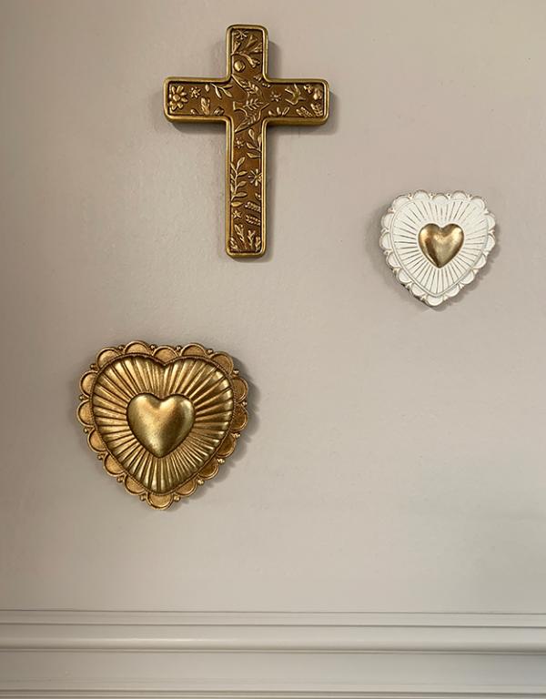 Photo n°2 du produit Déco murale croix dorée motifs 11x15cm-413T15-0