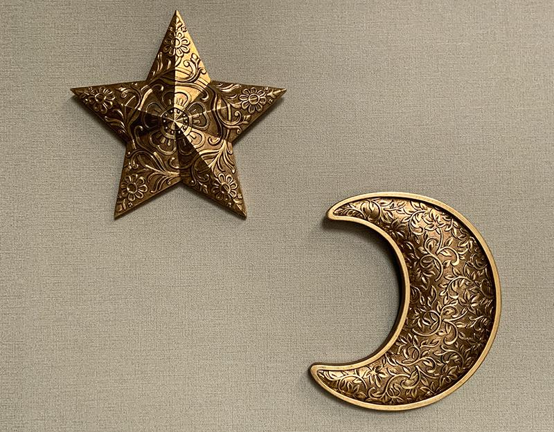 Photo n°2 du produit Déco murale lune motifs doré 15x17.8cm-770C17-0
