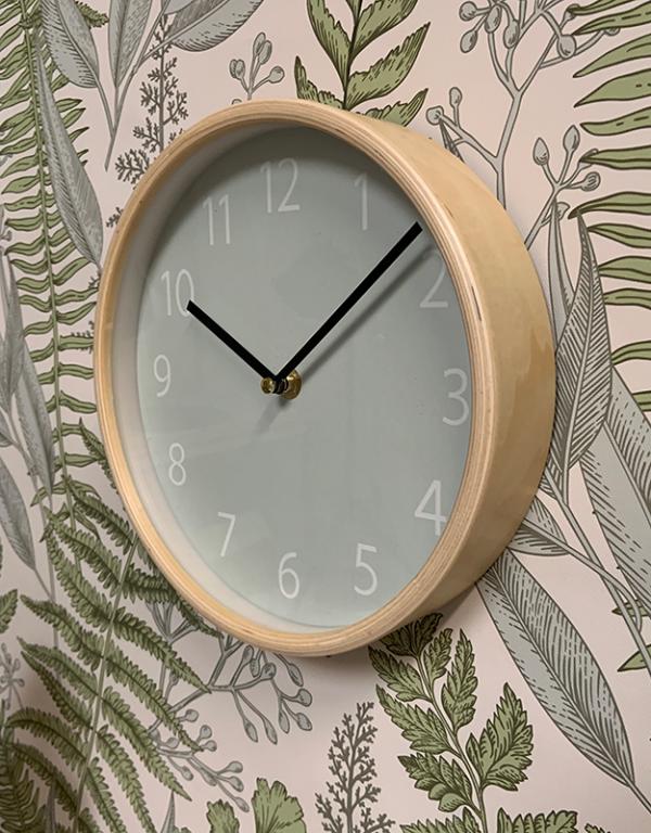 Photo n°3 du produit Horloge bicolore vert et bois 22cm-H357C22-0