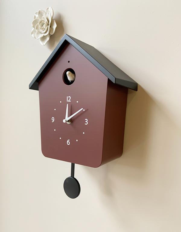 Photo n°2 du produit Horloge coucou bordeaux/noir 23x10x35.4cm-H396T35-0