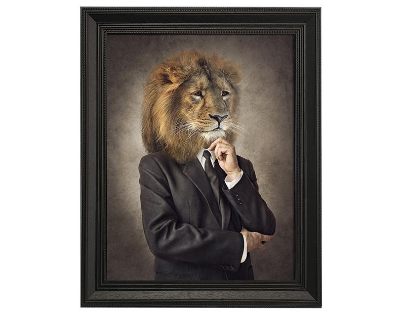 Photo n°1 du produit Tableau rectangle moulure en bois BUSINESSMAN 40x50cm-F13527001-0